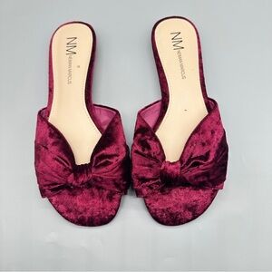 👉 Pre-Loved Neiman Marcus Burgundy Velvet Slide Sandals – Size 9M Bow Accent